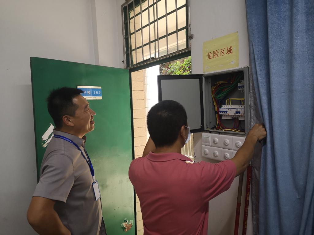 实验室电力检查